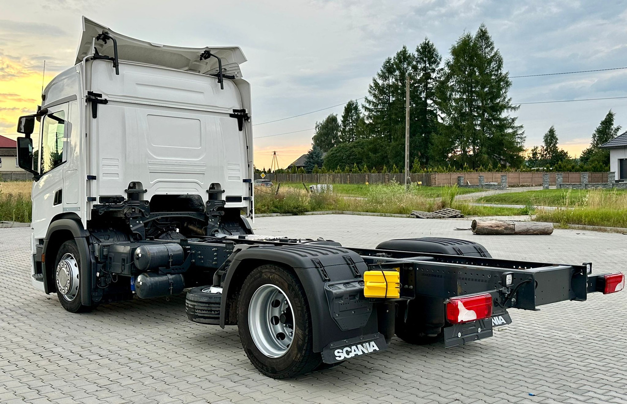 SCANIA P220 / RAMA DO ZABUDOWY / ROZSTAW OSI 3.90 M / SILNIK 6 / WYWROTKA / BECZKA / HAKOWIEC / UTRZYMANIE DRÓG / AUTOMAT / 2019 ROK / NISKI PRZEBIEG - Cab chassis truck: picture 3 SCANIA P220 / RAMA DO ZABUDOWY / ROZSTAW OSI 3.90 M / SILNIK 6 / WYWROTKA / BECZKA / HAKOWIEC / UTRZYMANIE DRÓG / AUTOMAT / 2019 ROK / NISKI PRZEBIEG - Cab chassis truck: picture 3