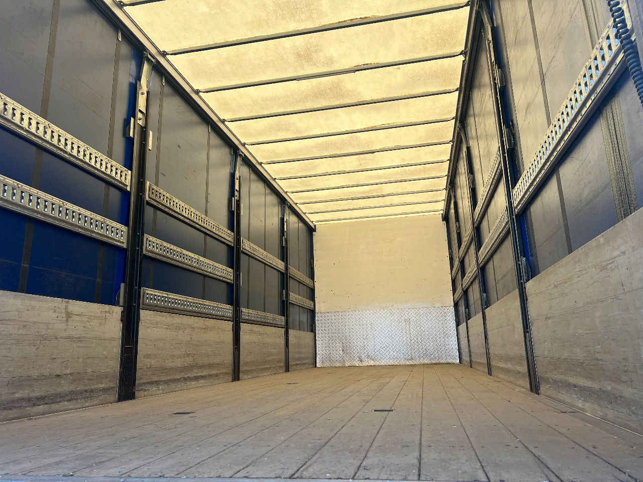 Volvo FM 9.300 Bordwanden, Euro 5 - Curtainsider truck: picture 5 Volvo FM 9.300 Bordwanden, Euro 5 - Curtainsider truck: picture 5