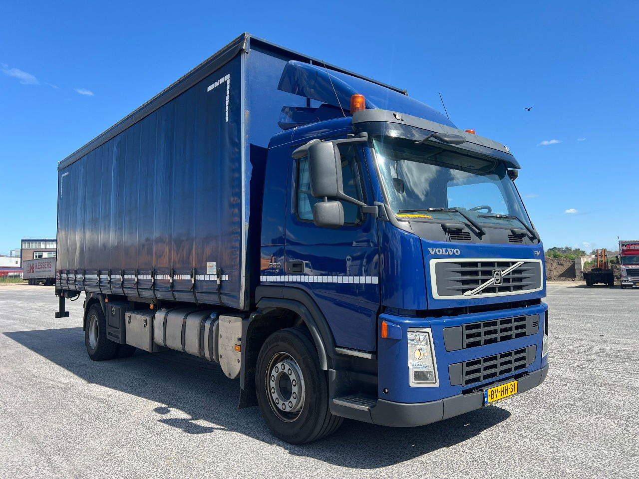 Volvo FM 9.300 Bordwanden, Euro 5 - Curtainsider truck: picture 2 Volvo FM 9.300 Bordwanden, Euro 5 - Curtainsider truck: picture 2