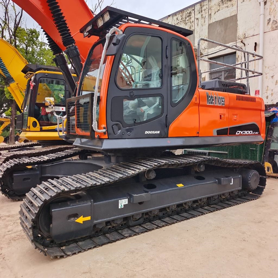 Doosan DX 300 - Crawler excavator: picture 2 Doosan DX 300 - Crawler excavator: picture 2