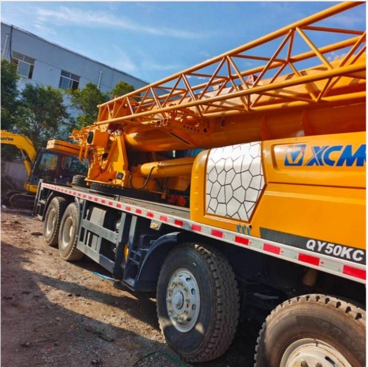 XCMG QY 50 - All terrain crane: picture 2 XCMG QY 50 - All terrain crane: picture 2