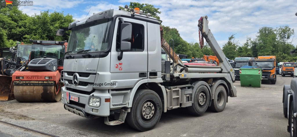Mercedes-Benz 2544 L Meiller Absetzkipper 6x2, Vorlauf-Lenkachse - Skip loader truck: picture 1 Mercedes-Benz 2544 L Meiller Absetzkipper 6x2, Vorlauf-Lenkachse - Skip loader truck: picture 1