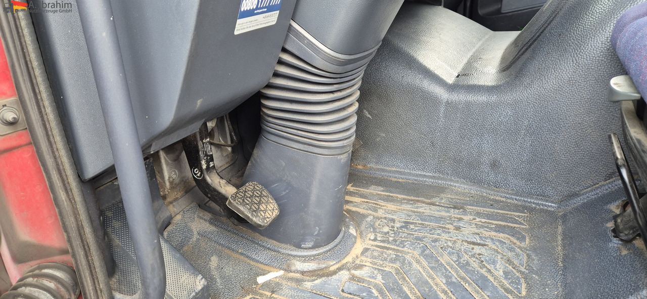 Mercedes-Benz 823 LBW | Radstand 4900 mm | 7.2 m Pritsche Klima | 3 Pedals - Curtain side van: picture 4 Mercedes-Benz 823 LBW | Radstand 4900 mm | 7.2 m Pritsche Klima | 3 Pedals - Curtain side van: picture 4