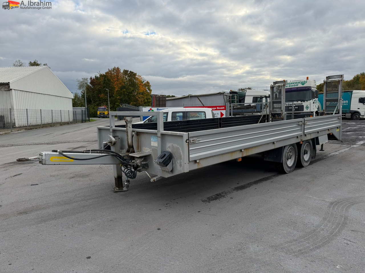 Obermaier TUE110 SDAH Tieflader | | Trommelbremse | Rampen | 7.2 Plattform | Stützfuß vorne - Low loader trailer: picture 1 Obermaier TUE110 SDAH Tieflader | | Trommelbremse | Rampen | 7.2 Plattform | Stützfuß vorne - Low loader trailer: picture 1