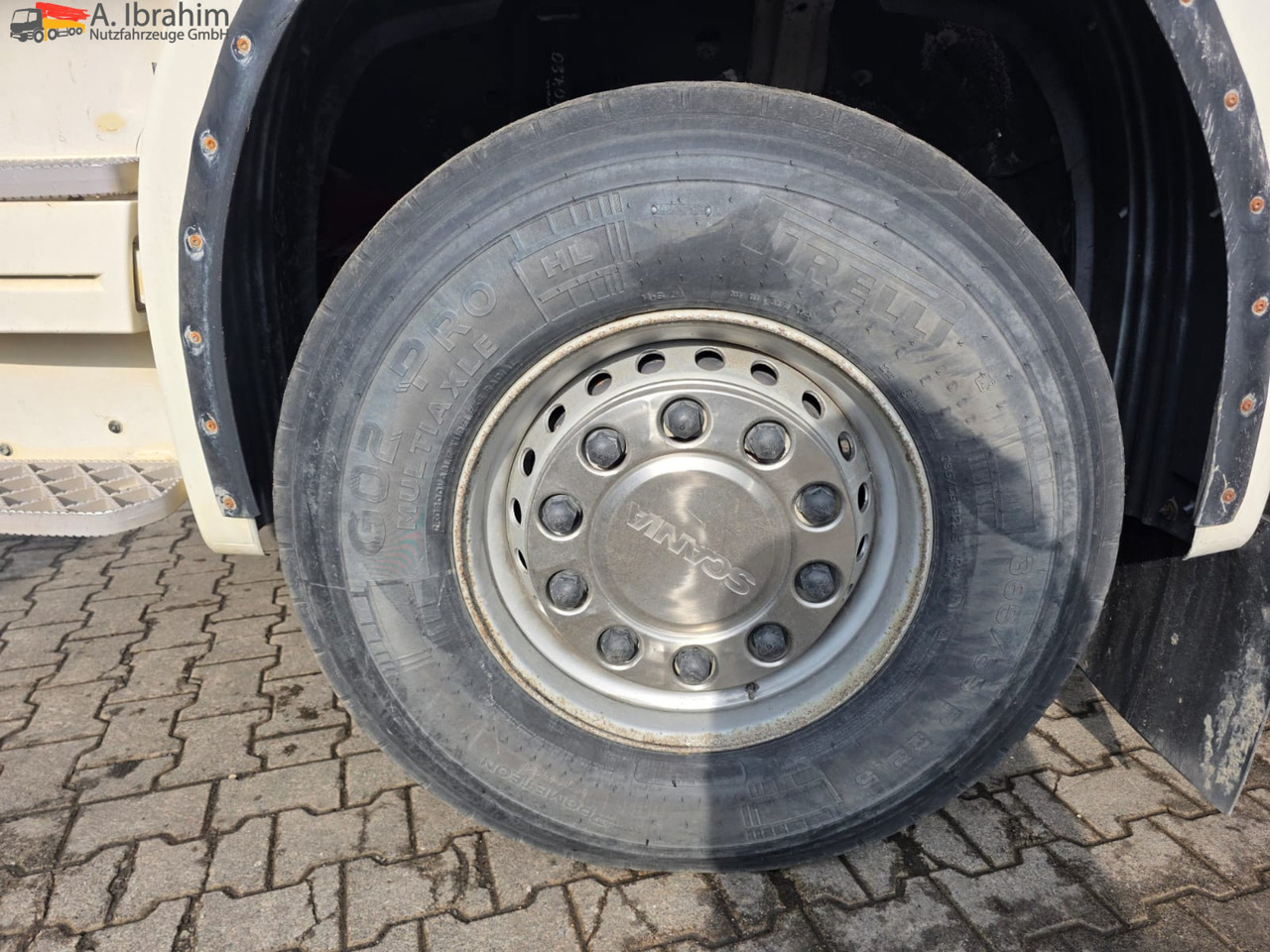 Scania R560 | 6x4 | V8 | Blatt Blatt | Schaltgetriebe | Kipphydraulik | Klima | Trommelbremse| 3 Pedals - Tractor unit: picture 4 Scania R560 | 6x4 | V8 | Blatt Blatt | Schaltgetriebe | Kipphydraulik | Klima | Trommelbremse| 3 Pedals - Tractor unit: picture 4