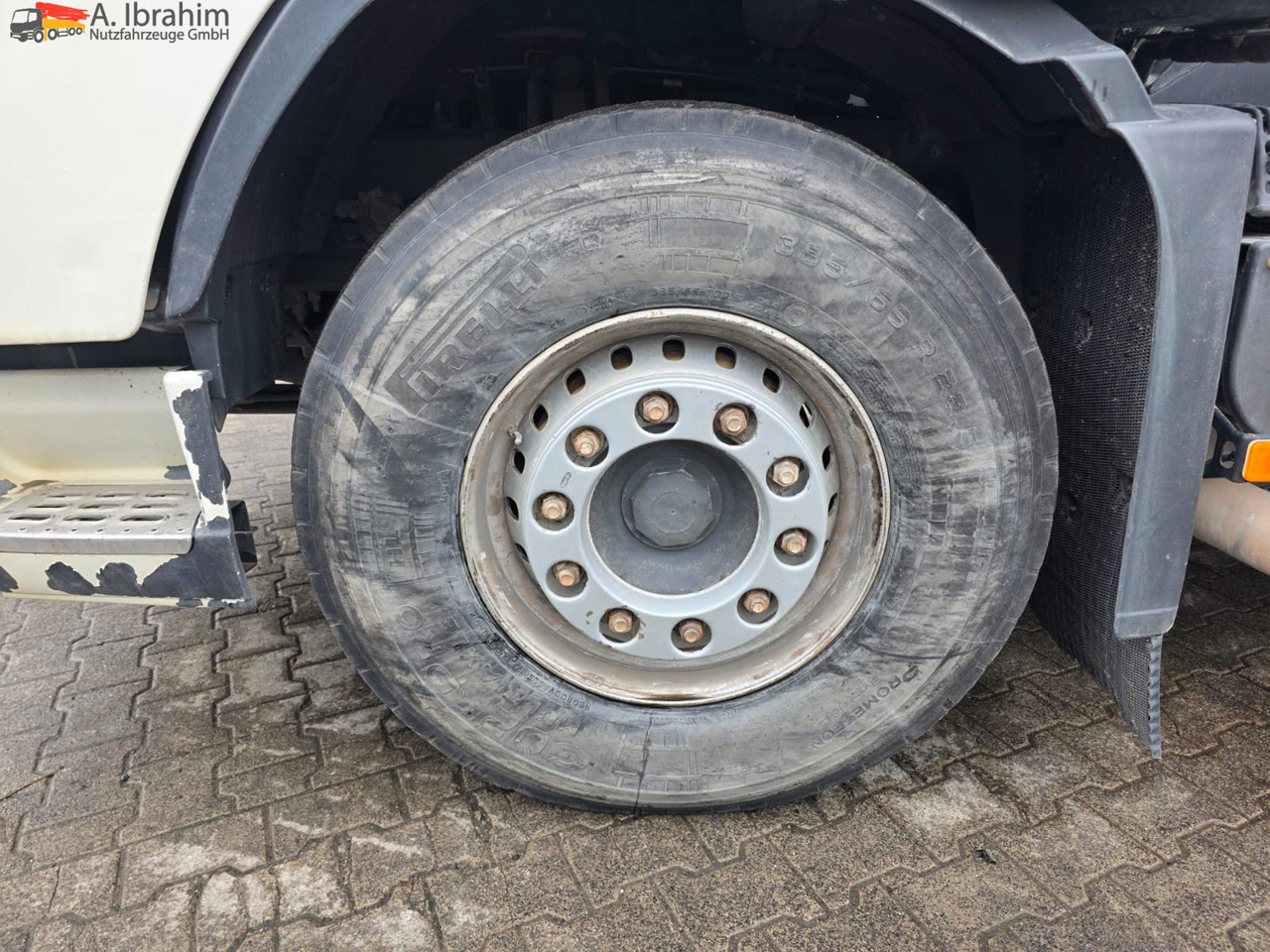 Volvo FH 520 | 6x4 | V8 | Kipphydraulik | Blatt Blatt | Schaltgetriebe | Klima | Trommelbremse | 3 Pedals - Tractor unit: picture 5 Volvo FH 520 | 6x4 | V8 | Kipphydraulik | Blatt Blatt | Schaltgetriebe | Klima | Trommelbremse | 3 Pedals - Tractor unit: picture 5
