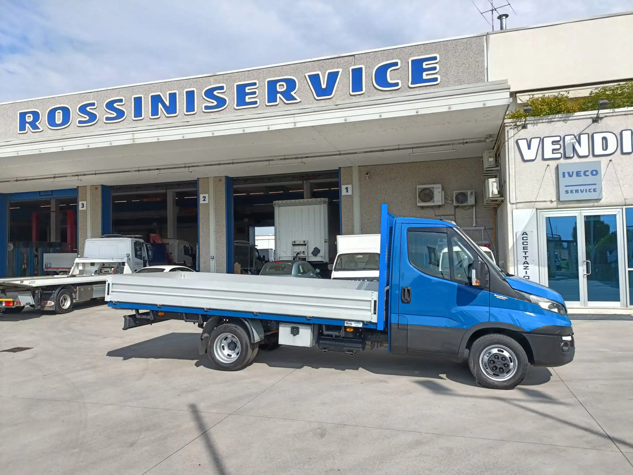 IVECO DAILY 35C15 - Flatbed van: picture 2 IVECO DAILY 35C15 - Flatbed van: picture 2