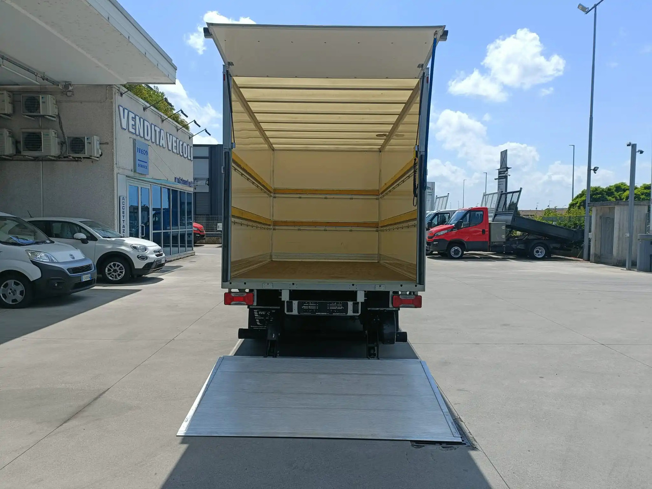 SPONDA IDRAULICA BATTENTE SORENSEN 750KG - Tail lift: picture 2 SPONDA IDRAULICA BATTENTE SORENSEN 750KG - Tail lift: picture 2