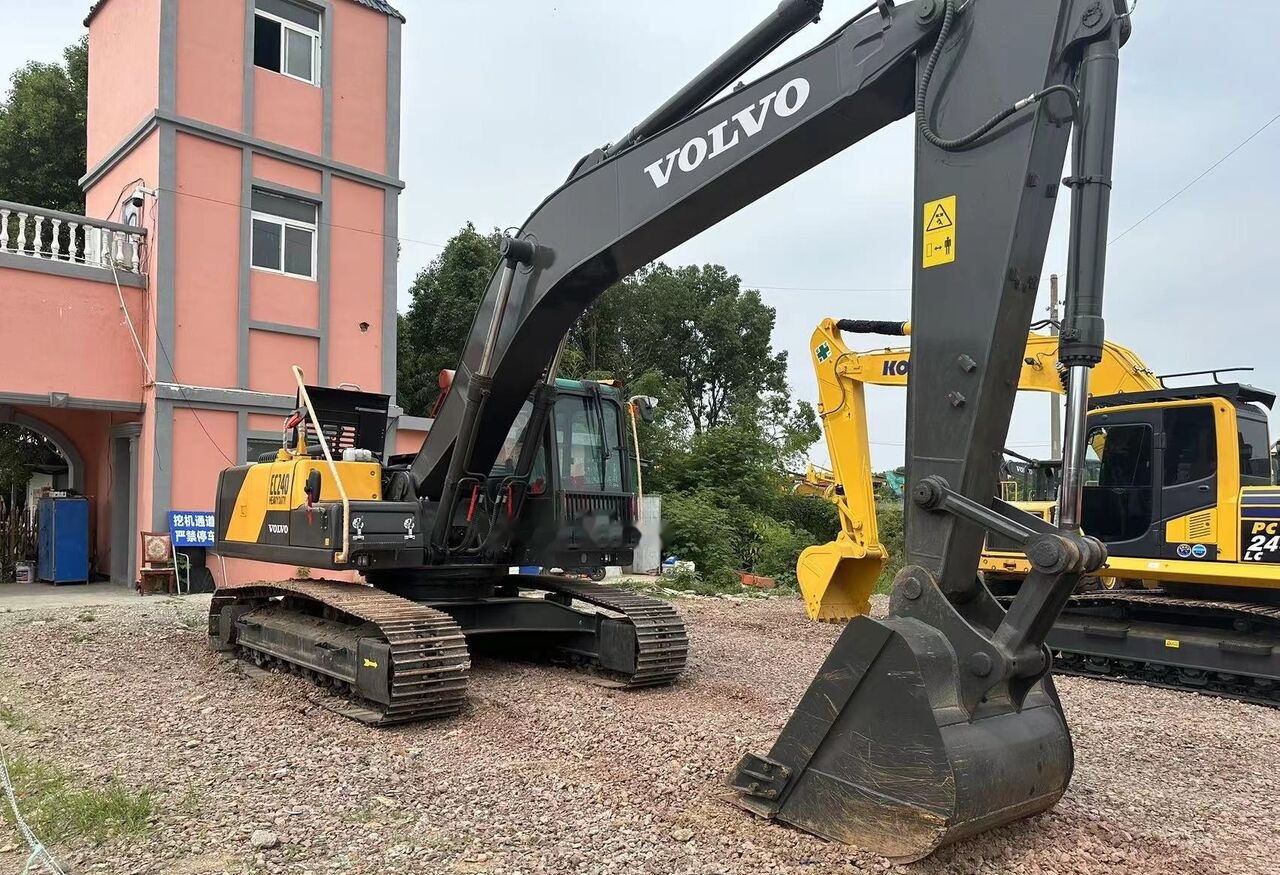 Volvo EC240 - Crawler excavator: picture 2 Volvo EC240 - Crawler excavator: picture 2