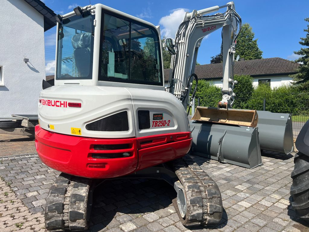 Takeuchi TB 250-2 u. 260 - Mini excavator: picture 3 Takeuchi TB 250-2 u. 260 - Mini excavator: picture 3