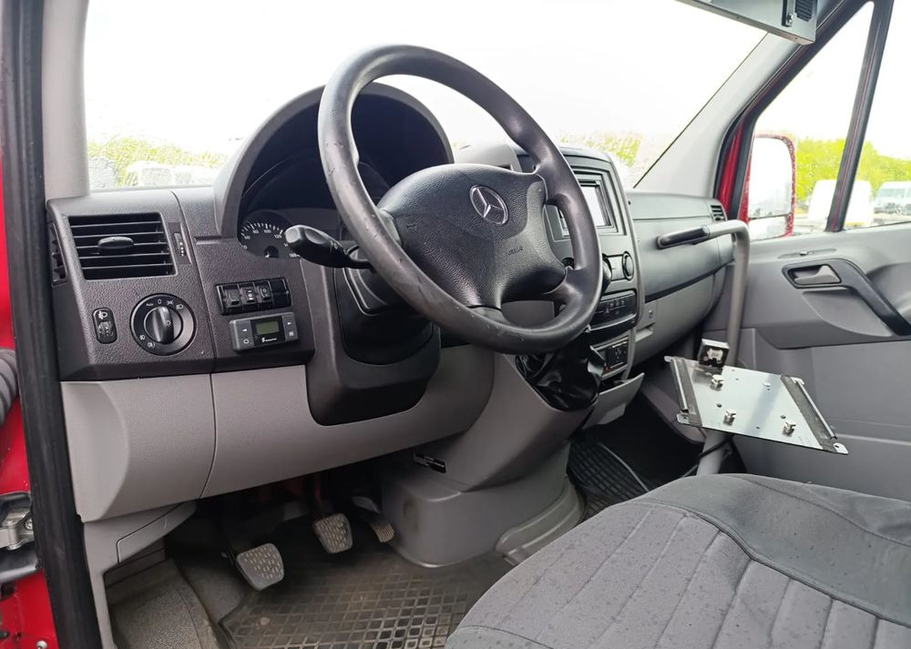 Lease a  Mercedes-Benz Sprinter 516 Mercedes-Benz Sprinter 516: picture 16