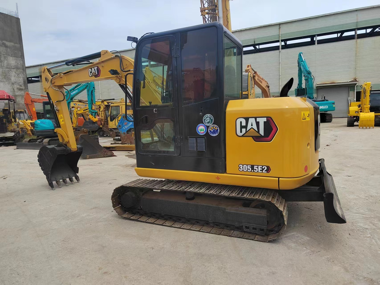 CAT CAT 305.5E2 - Mini excavator: picture 3 CAT CAT 305.5E2 - Mini excavator: picture 3