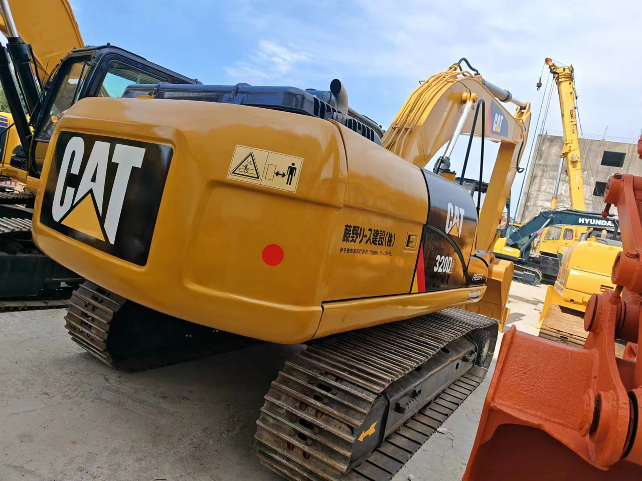 CATERPILLAR CAT 320D2 - Crawler excavator: picture 2 CATERPILLAR CAT 320D2 - Crawler excavator: picture 2