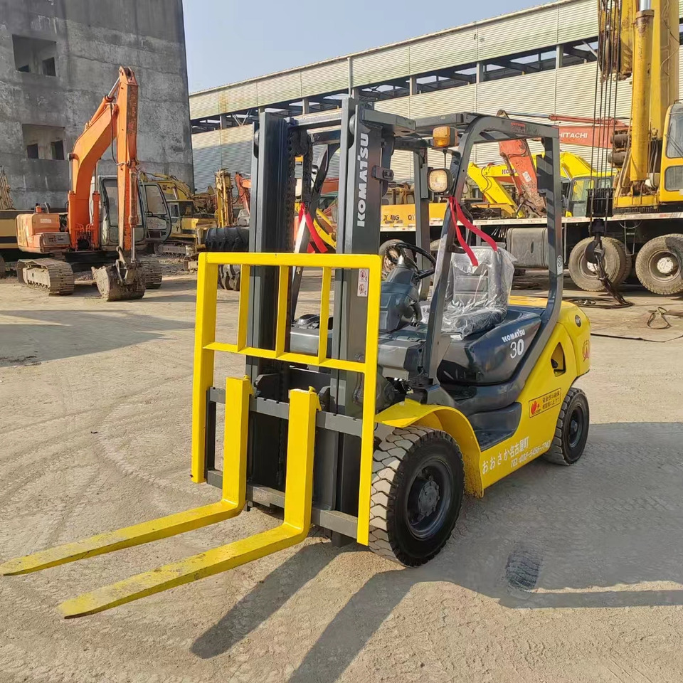 KOMATSU FD30 - Diesel forklift: picture 3 KOMATSU FD30 - Diesel forklift: picture 3
