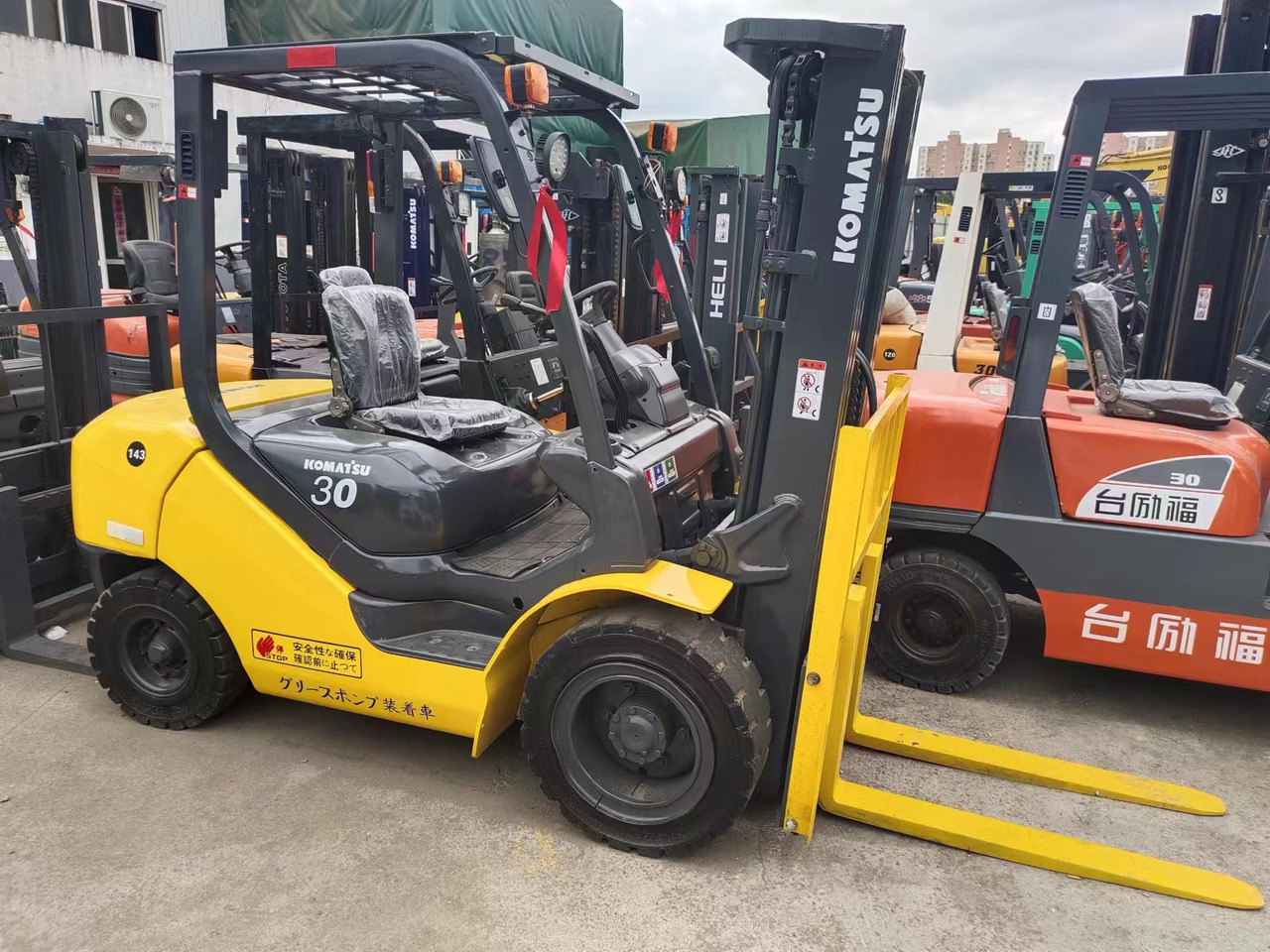 KOMATSU FD30 FD50 FD70 Japanese diesel forklift - Diesel forklift: picture 1 KOMATSU FD30 FD50 FD70 Japanese diesel forklift - Diesel forklift: picture 1