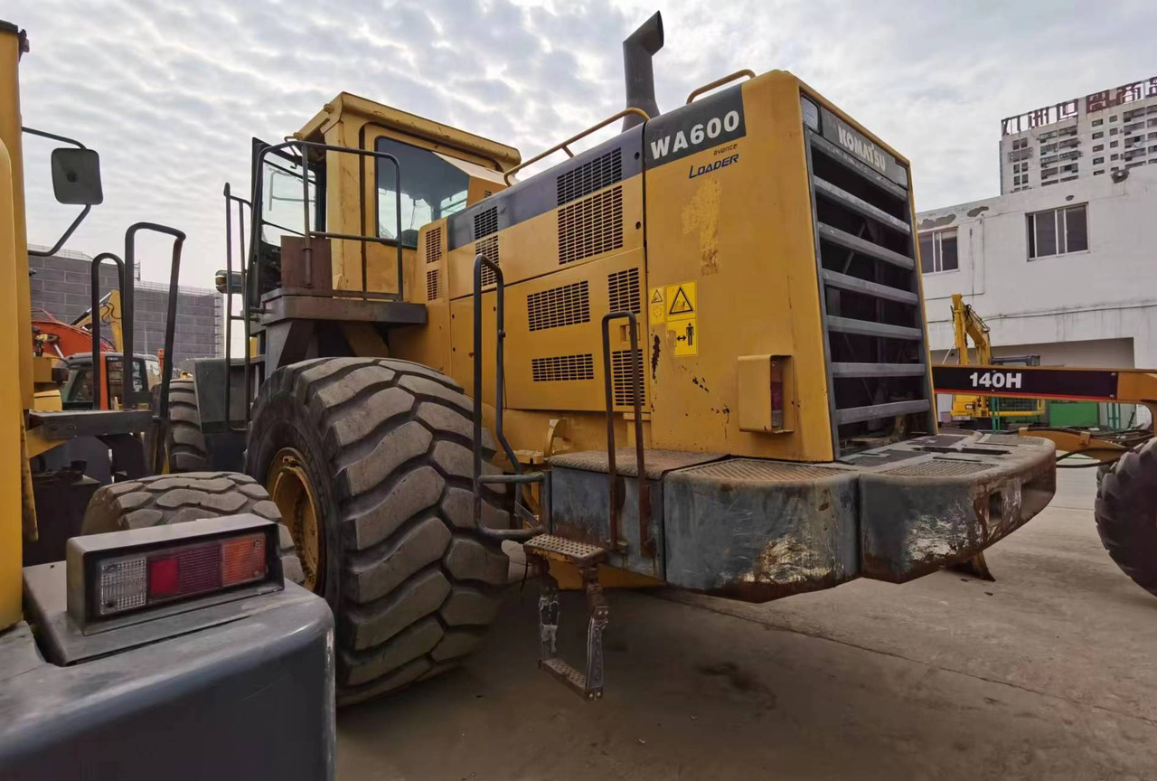 KOMATSU WA600-3 - Wheel loader: picture 3 KOMATSU WA600-3 - Wheel loader: picture 3