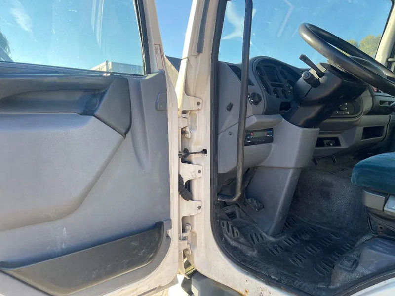 Interior photo 1: Cab chassis truck DAF LF 45 Chassis Truck