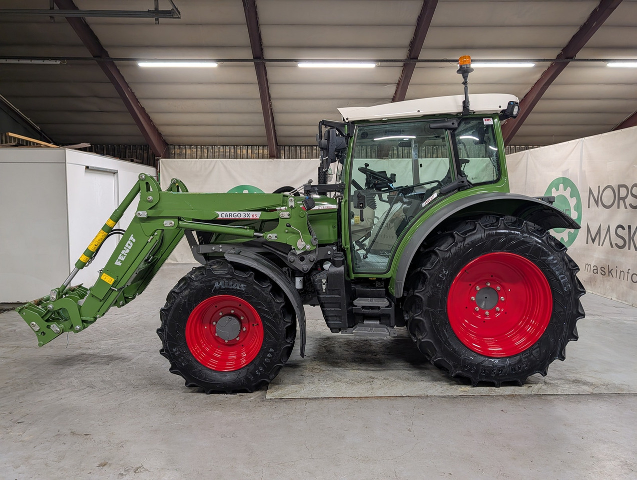 Fendt 211 Vario - Farm tractor: picture 2 Fendt 211 Vario - Farm tractor: picture 2