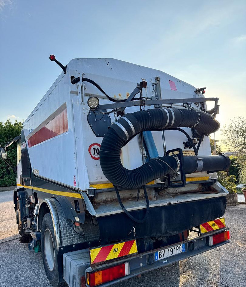 Iveco EuroCargo 150E18 spazzatrice - Road sweeper: picture 4 Iveco EuroCargo 150E18 spazzatrice - Road sweeper: picture 4