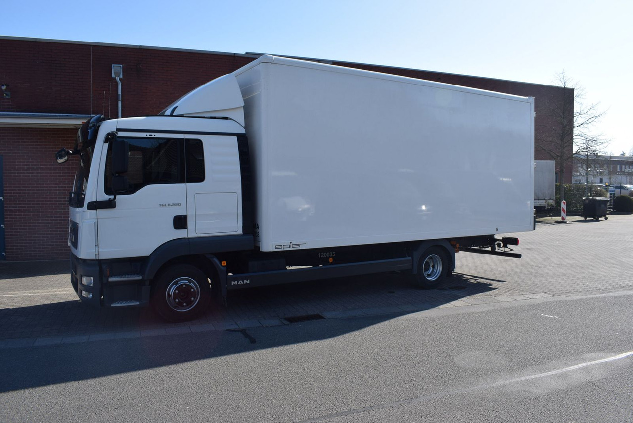 MAN TGL 8.220 Möbelkoffer 3-Sitzer Bett AHK Klima - Box van: picture 2 MAN TGL 8.220 Möbelkoffer 3-Sitzer Bett AHK Klima - Box van: picture 2