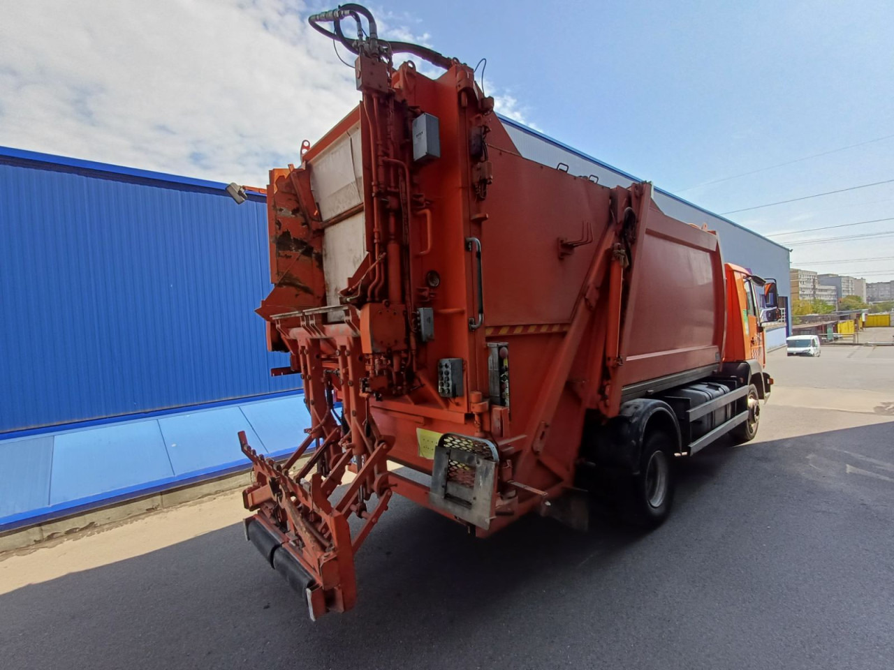 Garbage truck MAN TGL200: picture 7