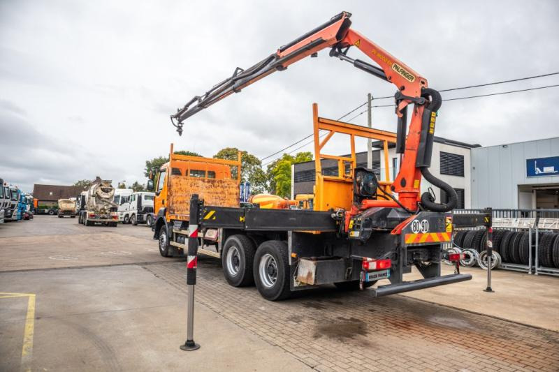 Renault KERAX 380DXI+E5+PK18002/3x - Dropside/ Flatbed truck, Crane truck: picture 4 Renault KERAX 380DXI+E5+PK18002/3x - Dropside/ Flatbed truck, Crane truck: picture 4