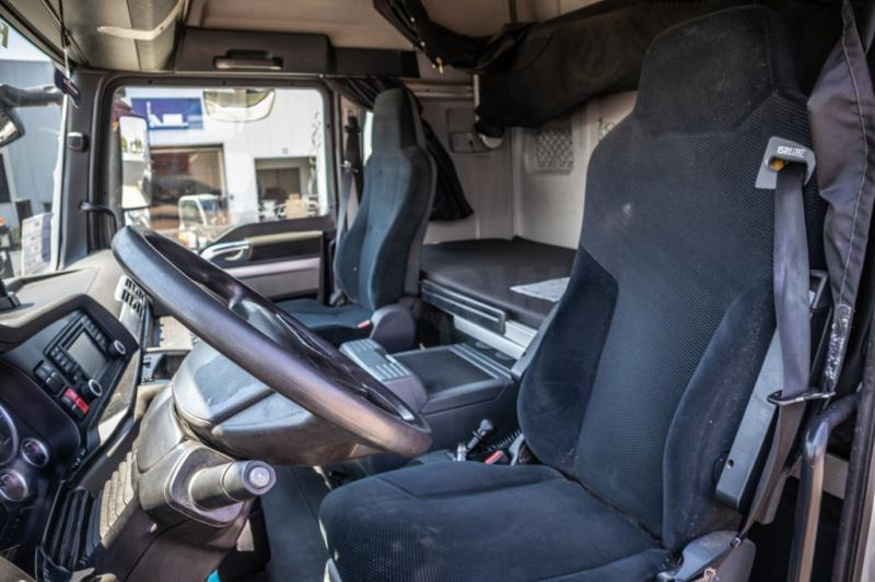 Interior photo 1: Tractor unit MAN TGX 18.480 XLX BLS+INTARDER