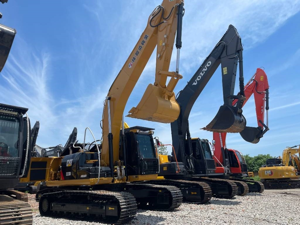 CAT 323D2 - Crawler excavator: picture 5 CAT 323D2 - Crawler excavator: picture 5