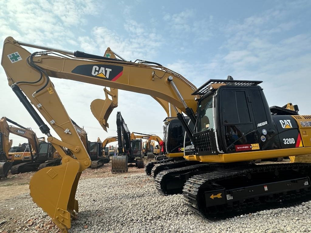 CAT CAT320D2 - Crawler excavator: picture 2 CAT CAT320D2 - Crawler excavator: picture 2