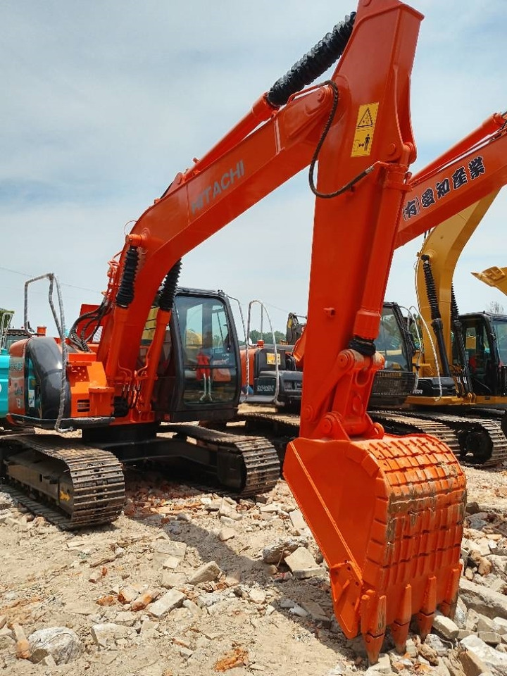 Hitachi ZX 135 - Crawler excavator: picture 1 Hitachi ZX 135 - Crawler excavator: picture 1