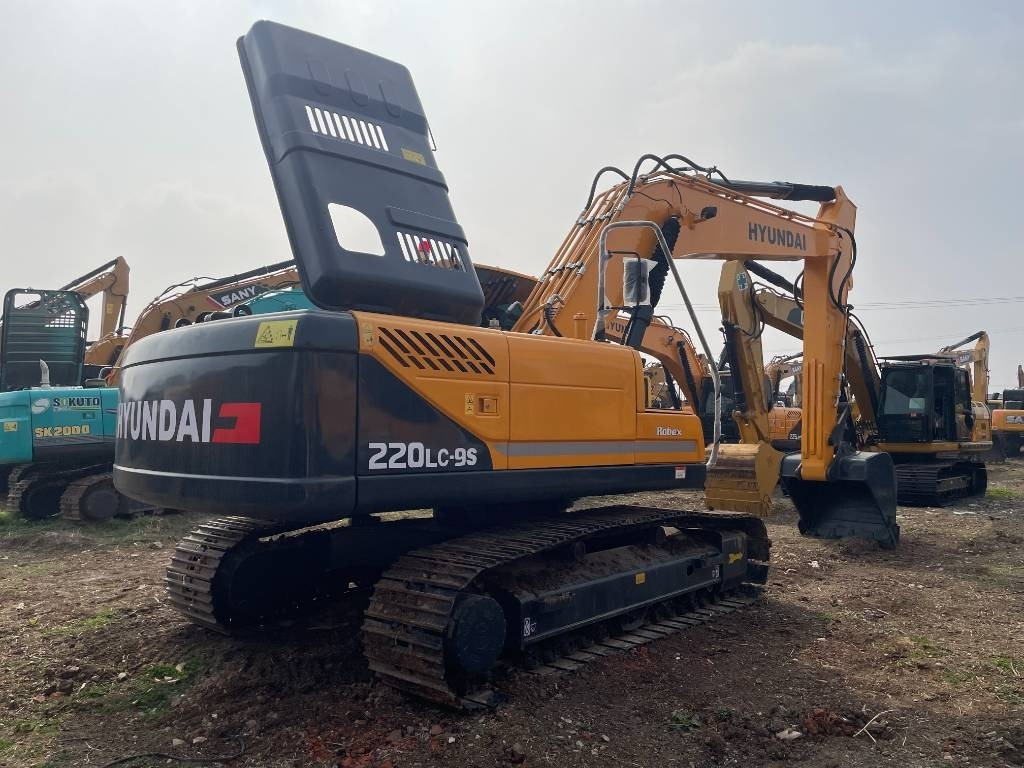 Hyundai 220 - Crawler excavator: picture 4 Hyundai 220 - Crawler excavator: picture 4