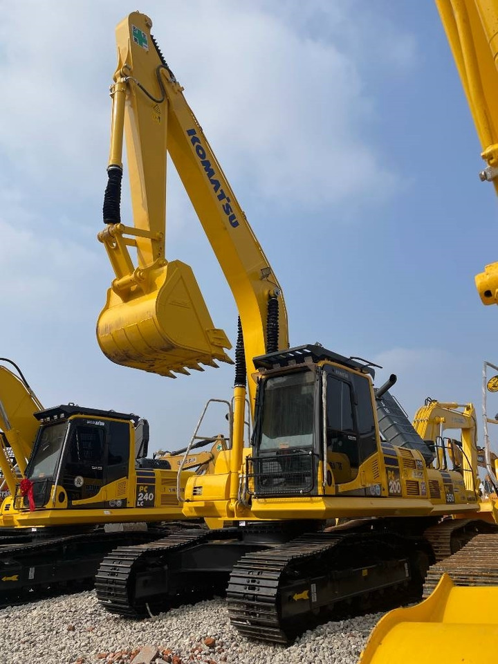 Komatsu PC 200 - Crawler excavator: picture 2 Komatsu PC 200 - Crawler excavator: picture 2