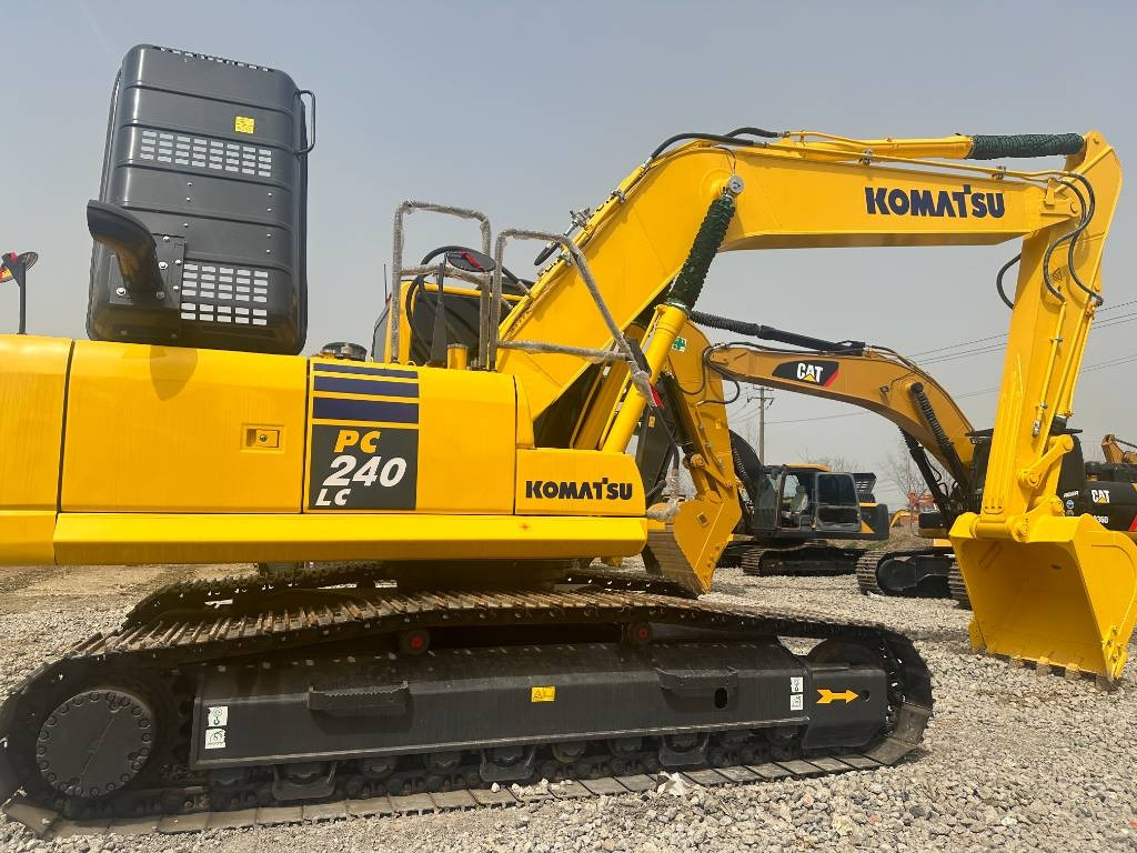 Komatsu PC 240  - Crawler excavator: picture 1 Komatsu PC 240  - Crawler excavator: picture 1