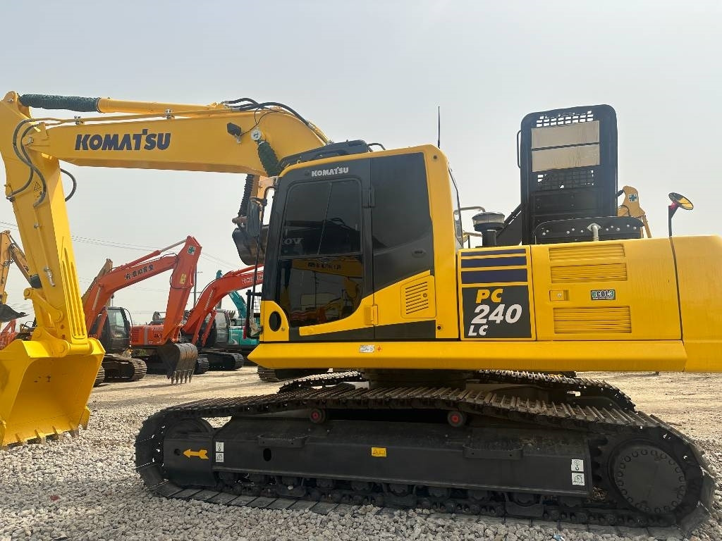 Komatsu PC 240  - Crawler excavator: picture 3 Komatsu PC 240  - Crawler excavator: picture 3