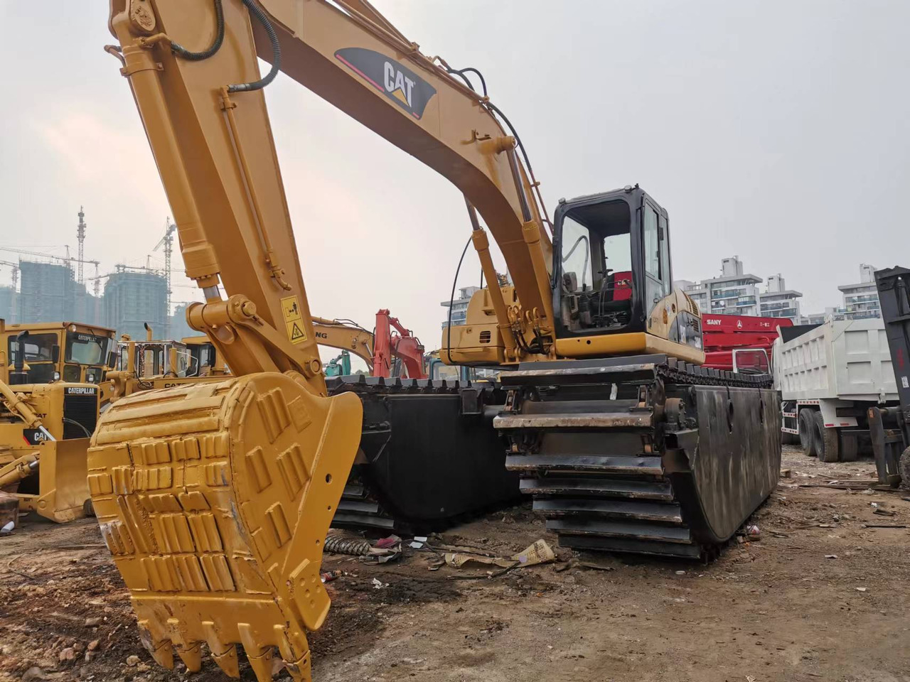 Amphibious excavator CATERPILLAR 320C Used cat 320 Swamp Buggy Amphibious Excavator: picture 1