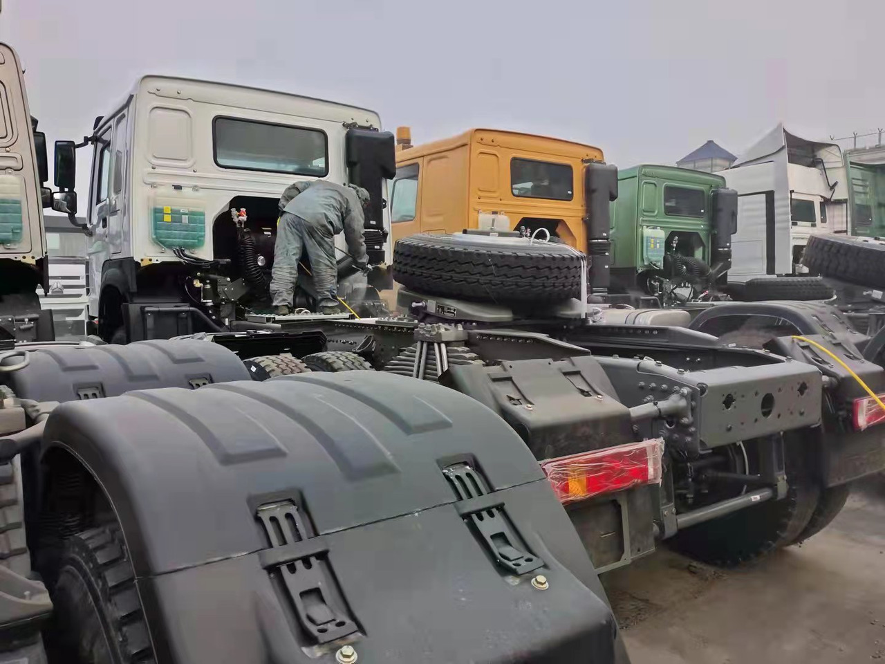 SINOTRUK ZZ4257V3247B - Tractor unit: picture 5 SINOTRUK ZZ4257V3247B - Tractor unit: picture 5