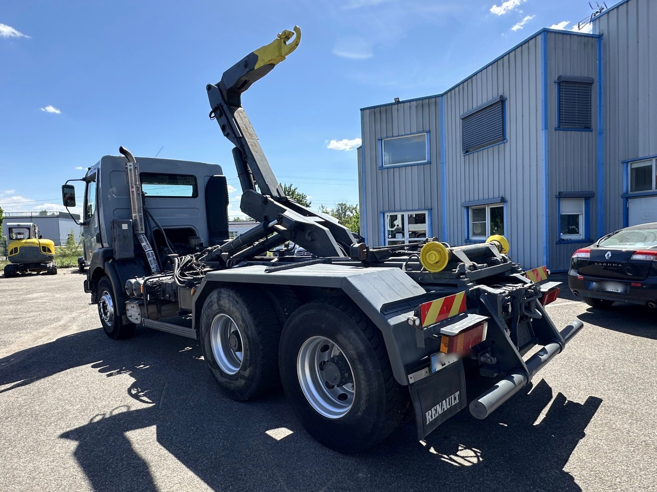 RENAULT KERAX 370 DCI - Hook lift truck: picture 2 RENAULT KERAX 370 DCI - Hook lift truck: picture 2