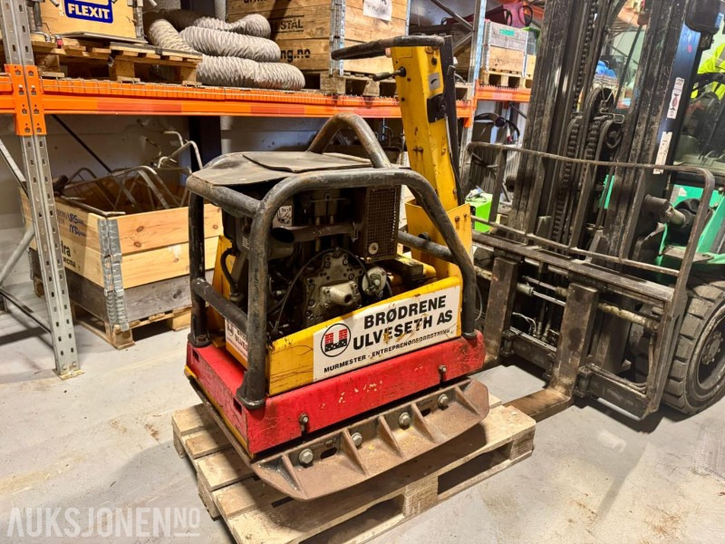 2000 Dynapac LG 500 vibroplate - Construction equipment: picture 3 2000 Dynapac LG 500 vibroplate - Construction equipment: picture 3
