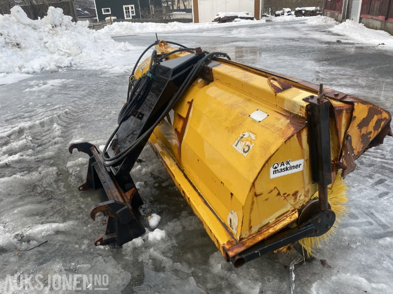 2003 Tellefsdal Feiekost 200 cm m/ hydraulisk og BM-feste - Construction equipment: picture 3 2003 Tellefsdal Feiekost 200 cm m/ hydraulisk og BM-feste - Construction equipment: picture 3