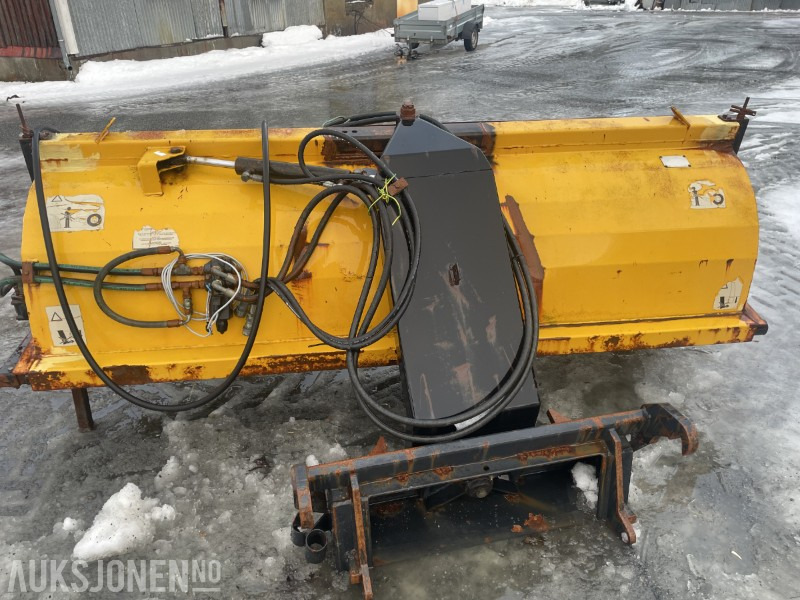 2003 Tellefsdal Feiekost 200 cm m/ hydraulisk og BM-feste - Construction equipment: picture 4 2003 Tellefsdal Feiekost 200 cm m/ hydraulisk og BM-feste - Construction equipment: picture 4