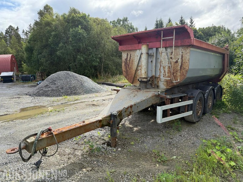 2004 Carnehl Carnehl Hh Trippelkjerre med hydraulisk tipp bakover. - Tipper trailer: picture 1 2004 Carnehl Carnehl Hh Trippelkjerre med hydraulisk tipp bakover. - Tipper trailer: picture 1