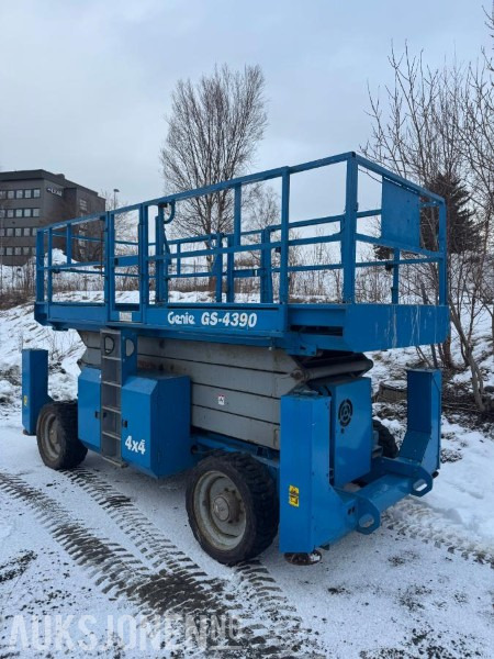 2005 Genie 4390 SAKSLIFT - 3878 Timer - Aerial platform: picture 1 2005 Genie 4390 SAKSLIFT - 3878 Timer - Aerial platform: picture 1