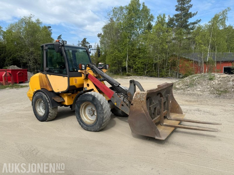 2007 Volvo L25B HJULLASTER SKUFF PALLEGAFFEL 7141TIMER. - Wheel loader: picture 2 2007 Volvo L25B HJULLASTER SKUFF PALLEGAFFEL 7141TIMER. - Wheel loader: picture 2