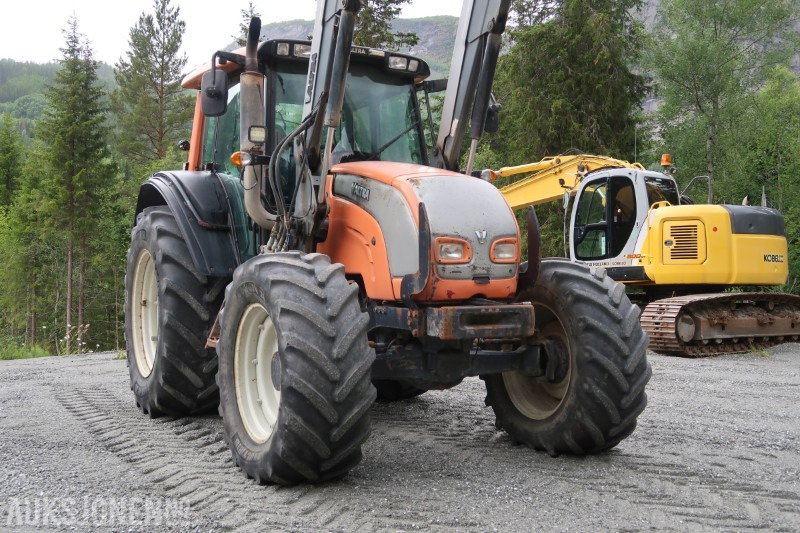 2008 Valtra N141 Twintrac traktor / 9121 timer - Farm tractor: picture 4 2008 Valtra N141 Twintrac traktor / 9121 timer - Farm tractor: picture 4