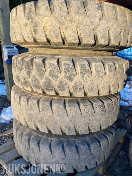 2013 NOKIAN 10.00-20 dekk til hjulgraver - Excavator: picture 1 2013 NOKIAN 10.00-20 dekk til hjulgraver - Excavator: picture 1