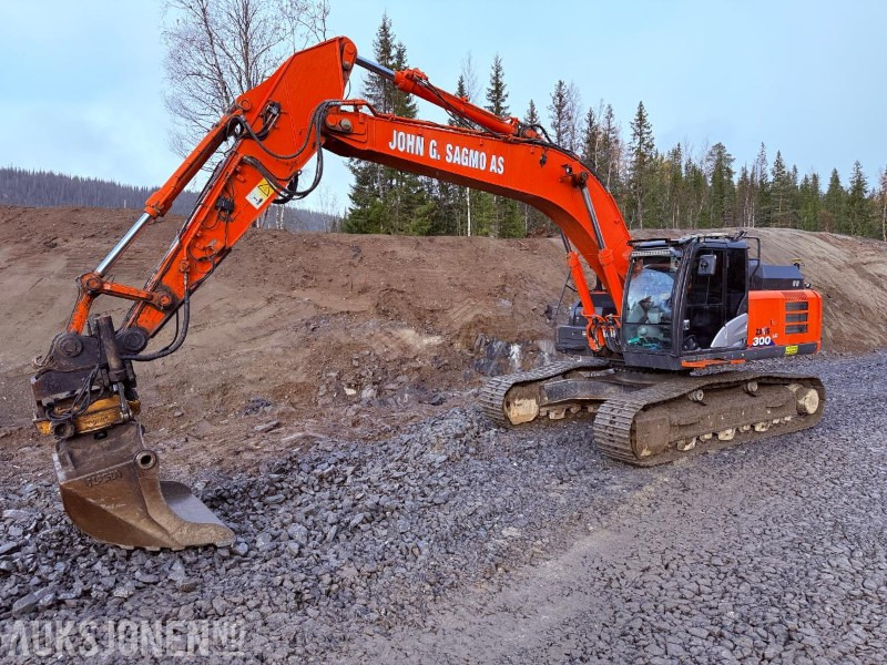 2016 Hitachi ZX300LC-6 Beltegraver - Sentralsmøring, GPS, Engcon tiltrotator og 2 skuffer - Excavator: picture 1 2016 Hitachi ZX300LC-6 Beltegraver - Sentralsmøring, GPS, Engcon tiltrotator og 2 skuffer - Excavator: picture 1