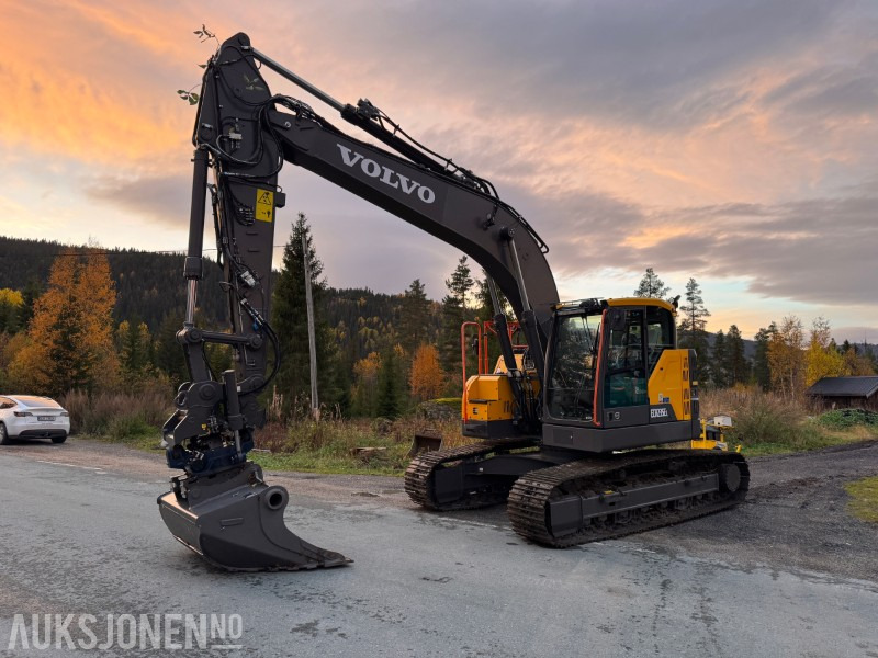 2022 Volvo ECR235EL gravemaskin – kun 15,8 timer – SMP tiltrotator, pusseskuffe og graveskuffe - Excavator: picture 1 2022 Volvo ECR235EL gravemaskin – kun 15,8 timer – SMP tiltrotator, pusseskuffe og graveskuffe - Excavator: picture 1