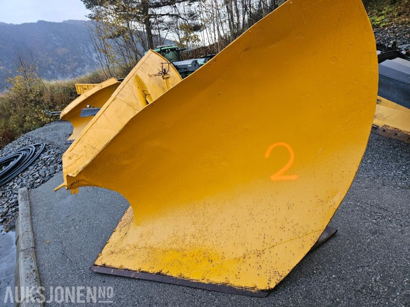 Eldre Spissplog / Snøplog - Agricultural machinery: picture 2 Eldre Spissplog / Snøplog - Agricultural machinery: picture 2