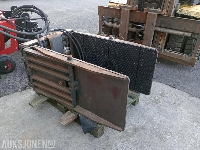 2002 E.L.M Hydralisk Klemaggregat - Attachment for Construction machinery: picture 1 2002 E.L.M Hydralisk Klemaggregat - Attachment for Construction machinery: picture 1