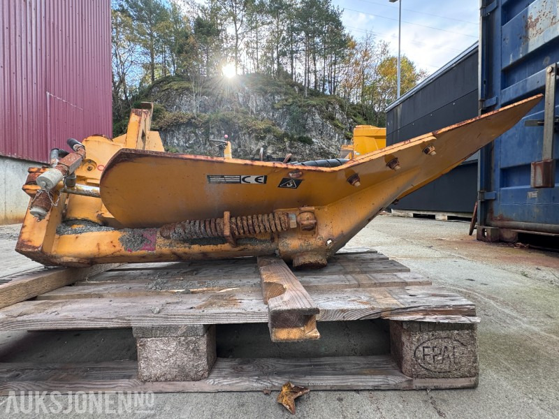 2007 Vammas Hydraulisk kantvinge - Stått på CAT 140 veghøvel - Attachment for Construction machinery: picture 5 2007 Vammas Hydraulisk kantvinge - Stått på CAT 140 veghøvel - Attachment for Construction machinery: picture 5